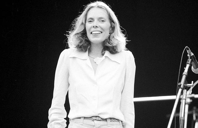 Joni Mitchell performs on stage, supporting Crosby, Stills, Nash and Young at Wembley Stadium, London, 14th September 1974. (Photo by Michael Putland/Getty Images) 