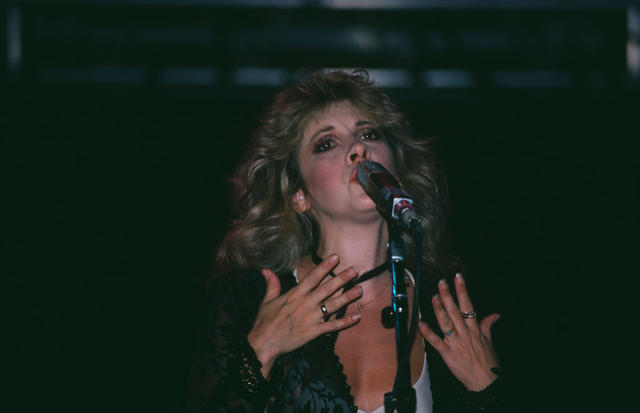 American singer-songwriter Stevie Nicks joins Tom Petty & The Heartbreakers onstage as the band play the Meadowlands Arena in East Rutherford, New Jersey, 30th July 1981. (Photo by Lynn Goldsmith/Corbis/VCG via Getty Images)