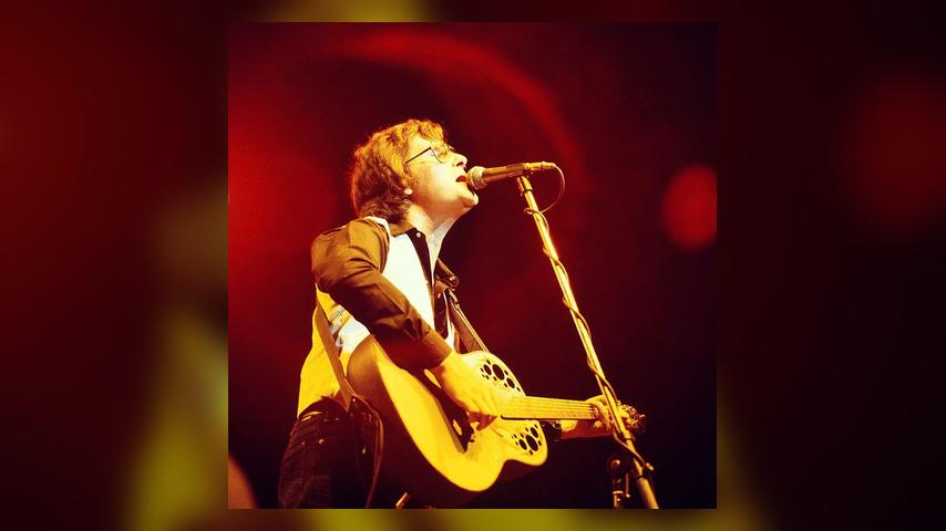 UNSPECIFIED - JANUARY 01: Photo of Gerry RAFFERTY; Gerry Rafferty performing on stage (Photo by David Redfern/Redferns)