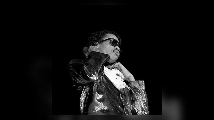 CHICAGO - JANUARY 1985: Musician Roger Troutman of Roger Troutman and Zapp performs at the U.I.C. Pavilion in January 1985. (Photo By Raymond Boyd/Getty Images)